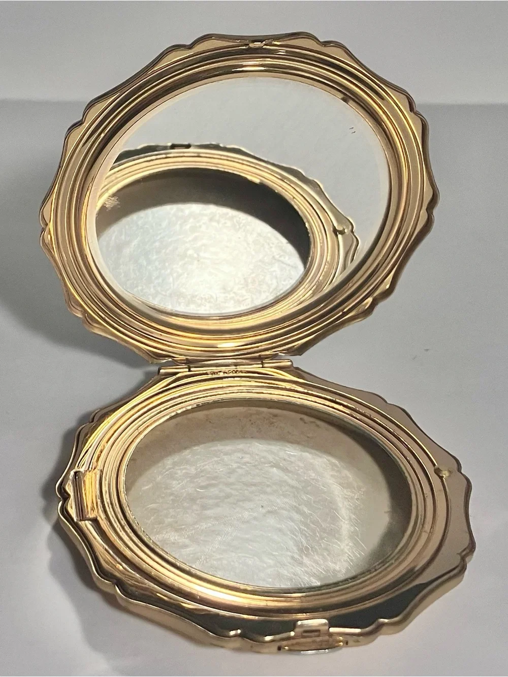 MCM Stratton ENAMELED POWDER COMPACT / Lovely ENGLISH Gold Plate / MIRROR INTACT